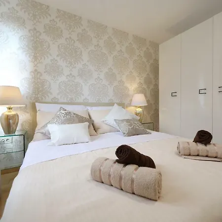 Apartment Dioniz *